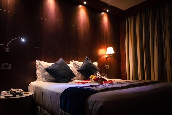 Room 14 of 38