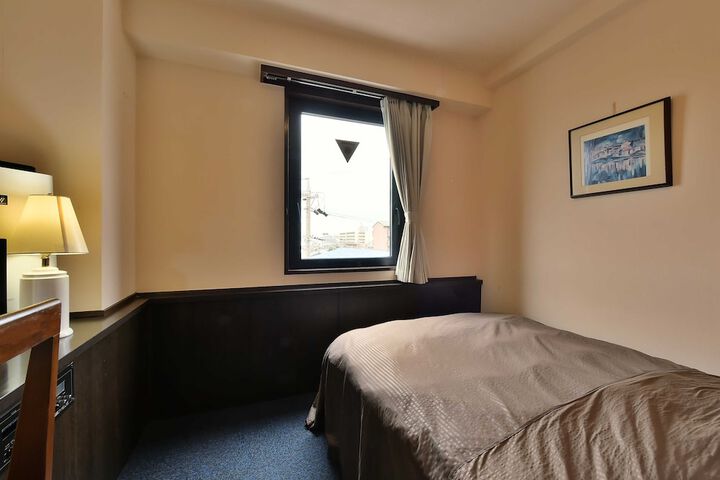 Room 11 of 14