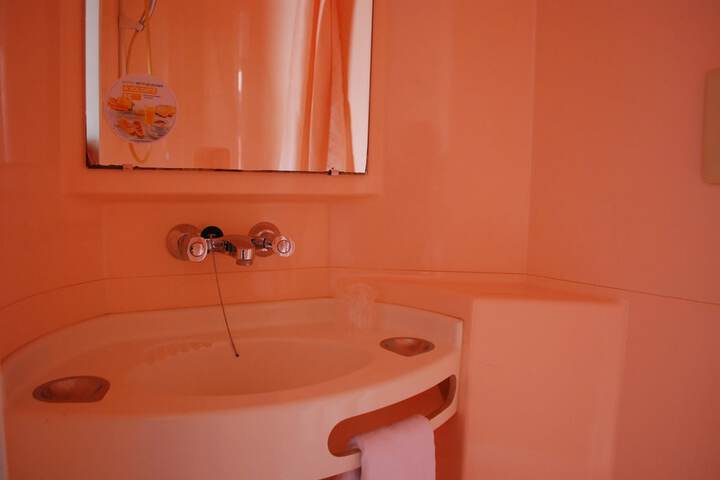 Room 17 of 36