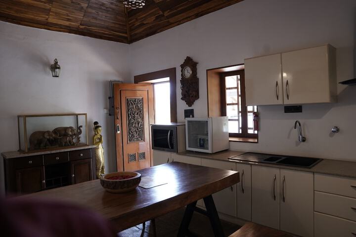 Room 4 of 9