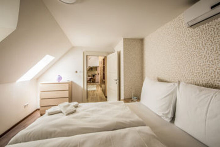 Room 11 of 21