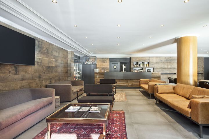Lounge 53 of 67