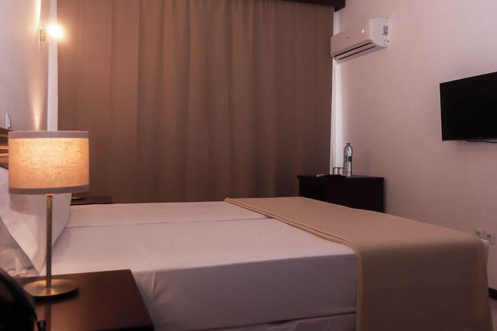 Room 7 of 27