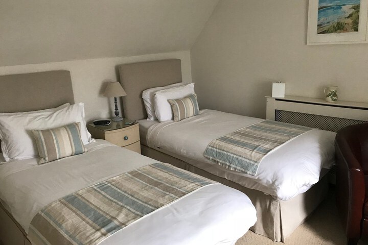 Room 3 of 41