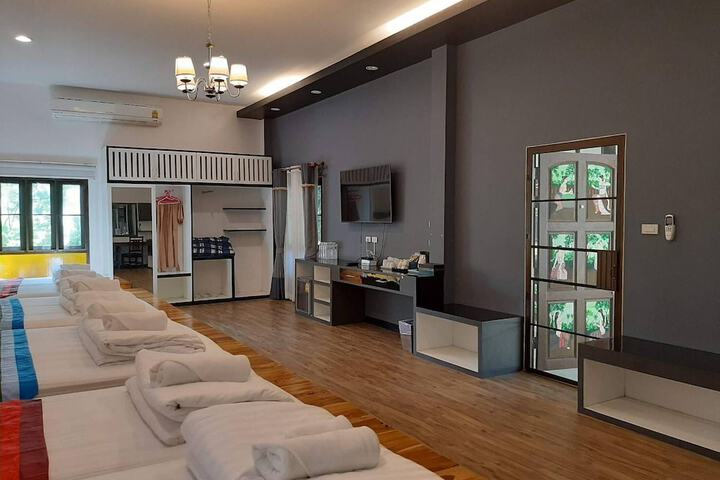 Room 45 of 172