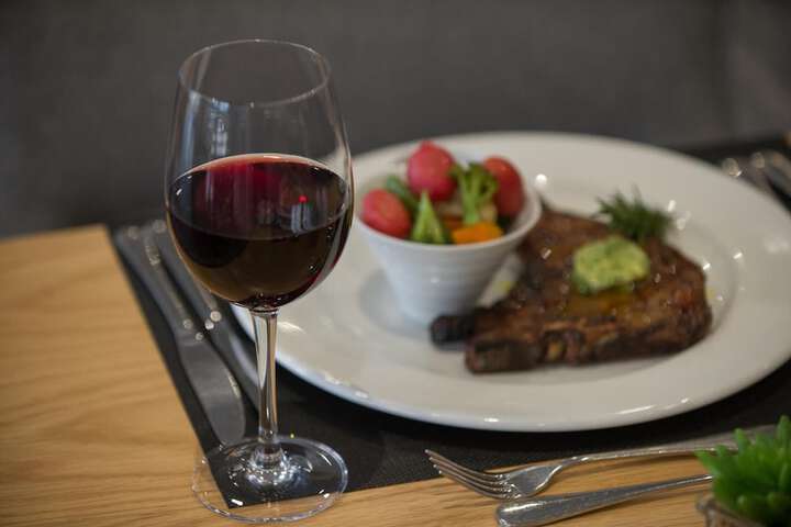 Dining 23 of 48