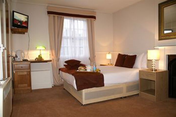 Room 5 of 18