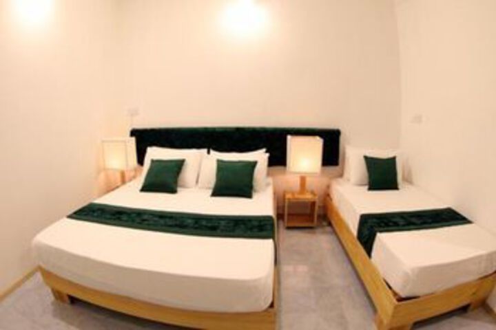 Room 10 of 26