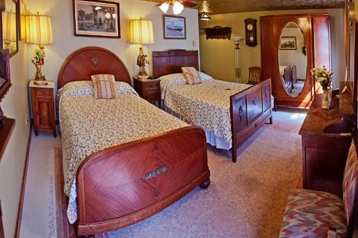 Room 9 of 27