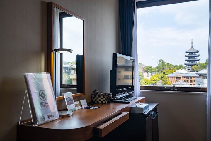 Room 10 of 20