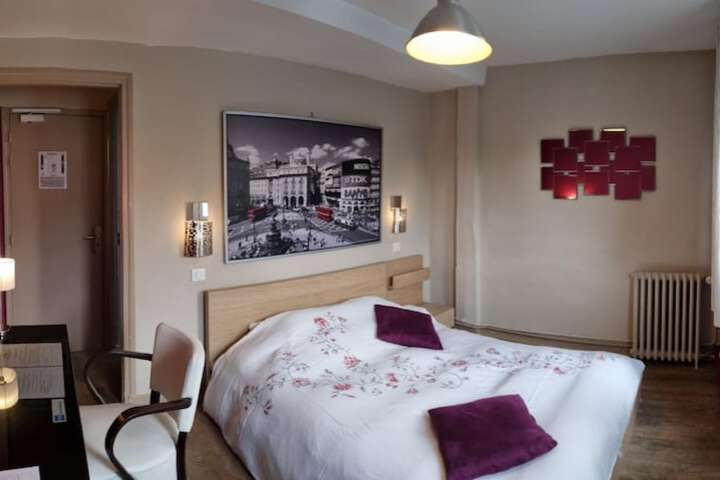 Room 10 of 30