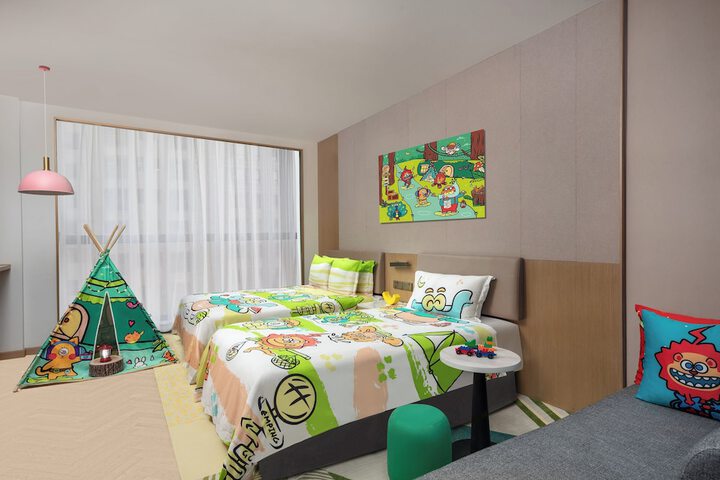 Room 19 of 104