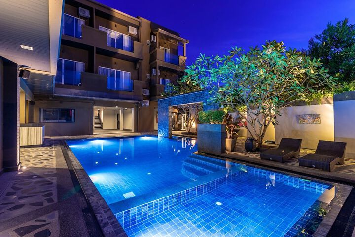 Pool 44 of 75