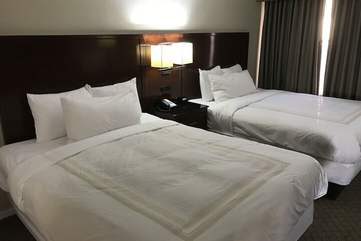 Standard Double Room 2 Queen Beds (2 of 18)