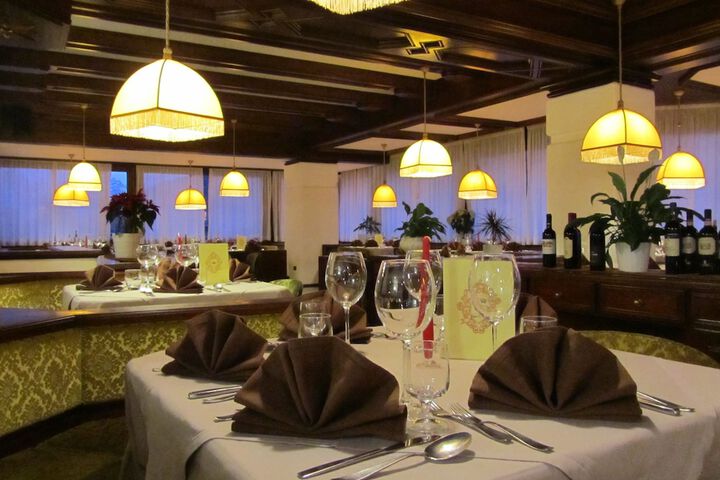 Dining 28 of 67