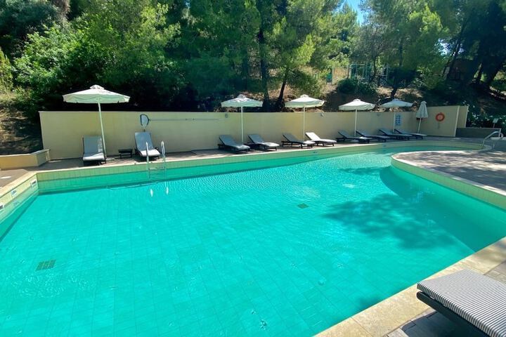 Pool 32 of 77