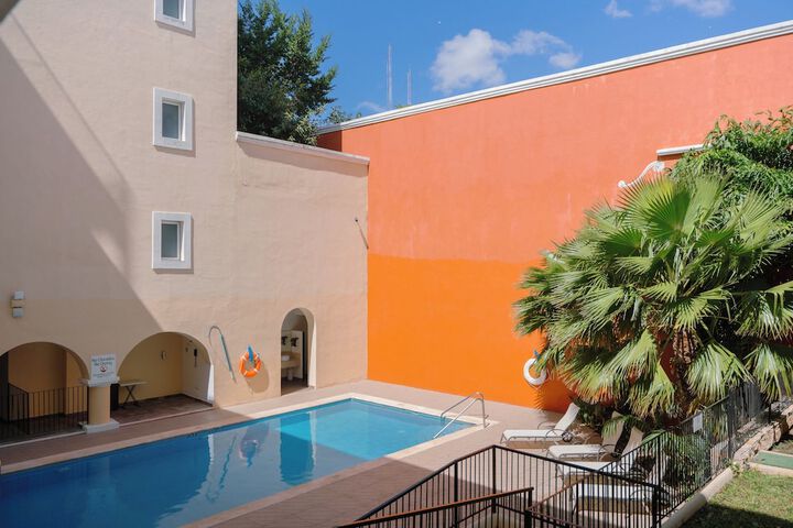 Pool 25 of 60