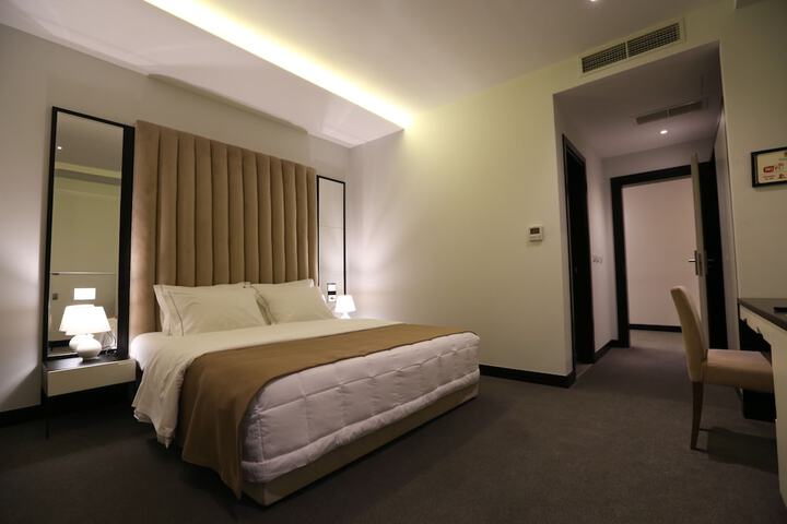 Room 4 of 47