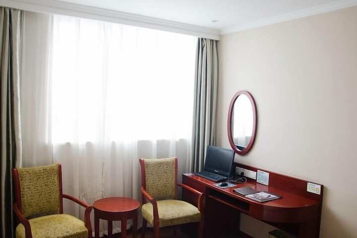 Room 14 of 21
