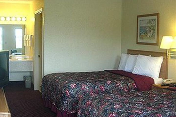 Room 7 of 16