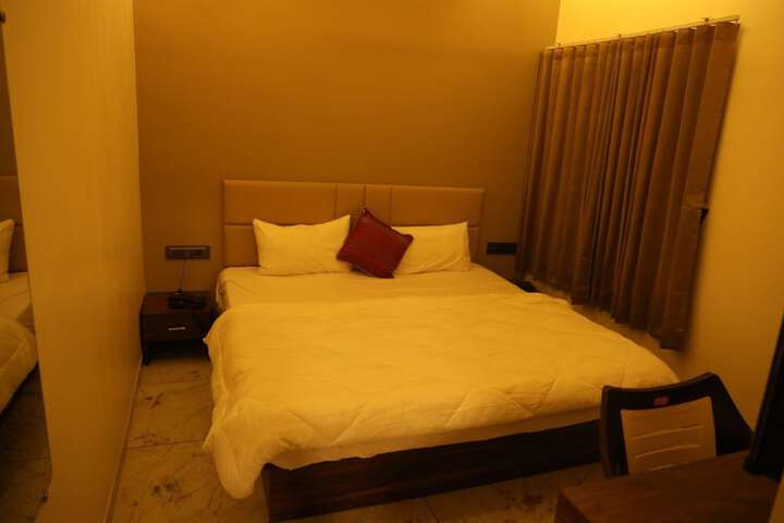 Room 2 of 6