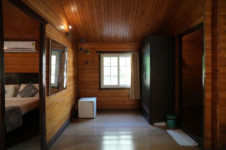 Room 13 of 35