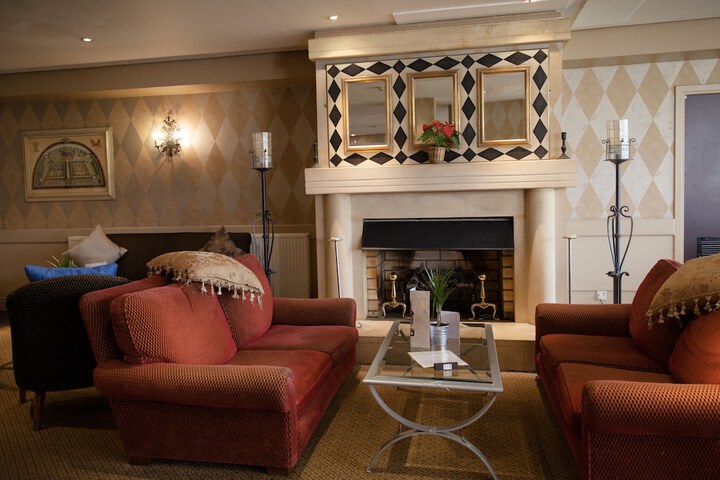 Lounge 52 of 62