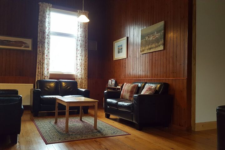 Lounge 12 of 19
