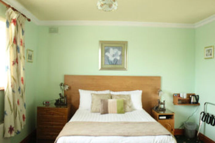 Room 17 of 27