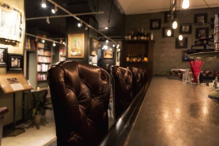 Lounge 77 of 127