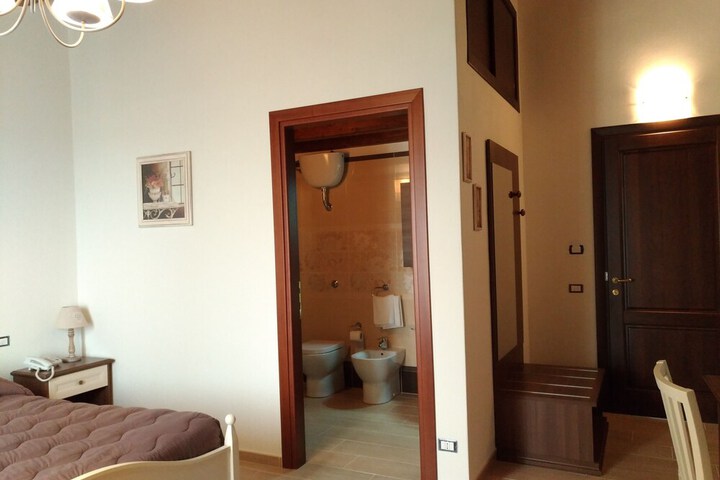 Room 43 of 97