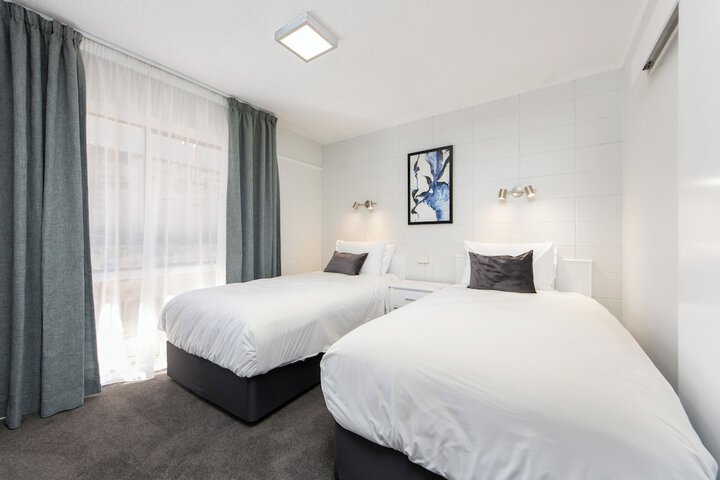 Room 4 of 34