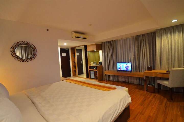Room 12 of 32