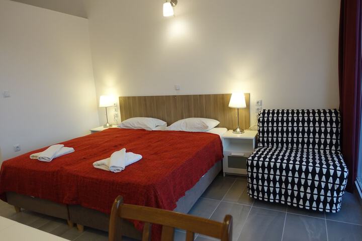 Room 3 of 48