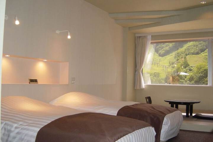 Room 19 of 240