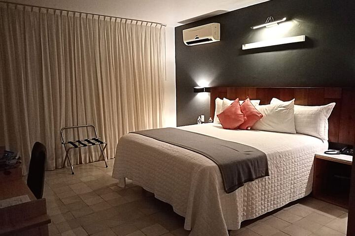 Room 22 of 76
