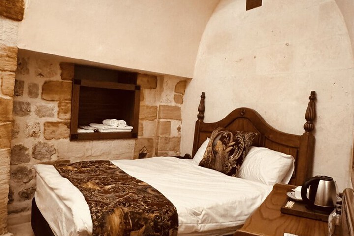 Room 32 of 70