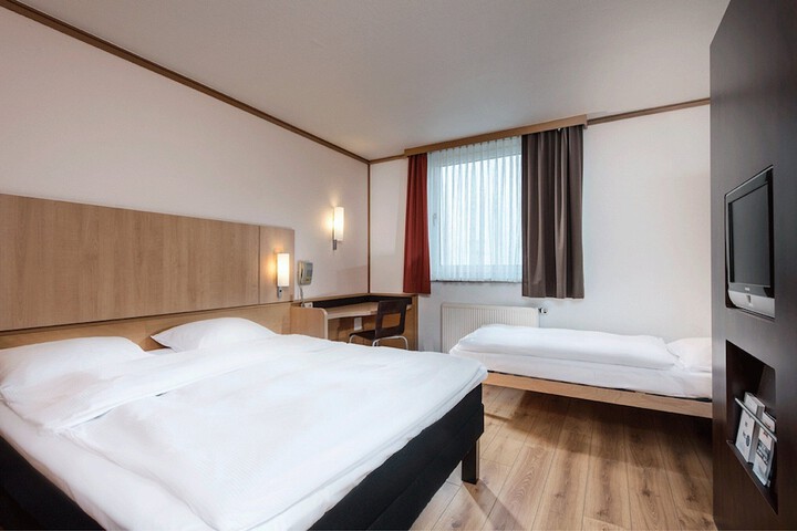Room 9 of 21