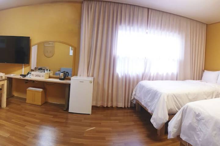 Room 11 of 21