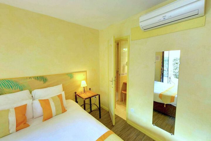 Room 10 of 49