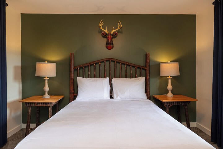 1 Bedroom Lodge Suite Double Bed Main Building (8 of 13)