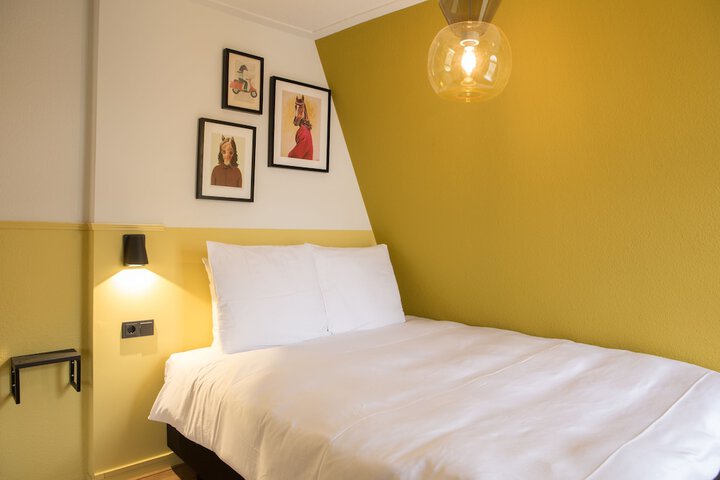 Room 25 of 61