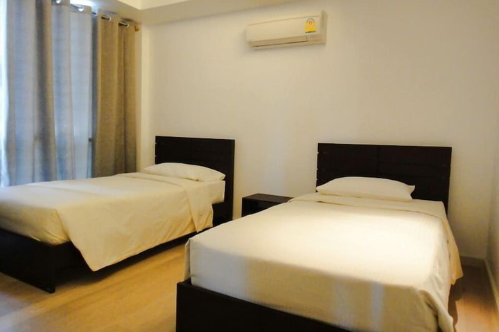 Room 6 of 15