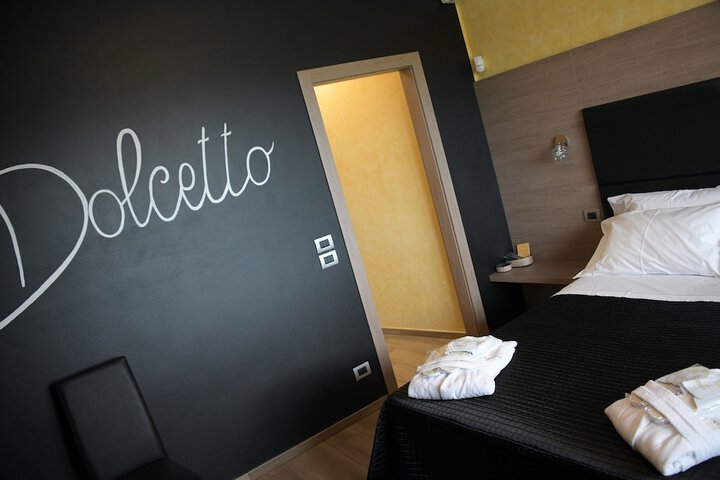 Room 4 of 18