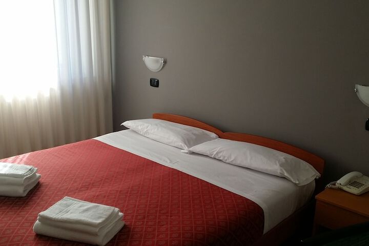 Room 10 of 61