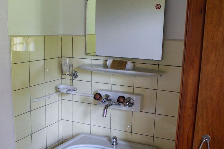 Room 52 of 74