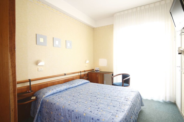 Room 6 of 34