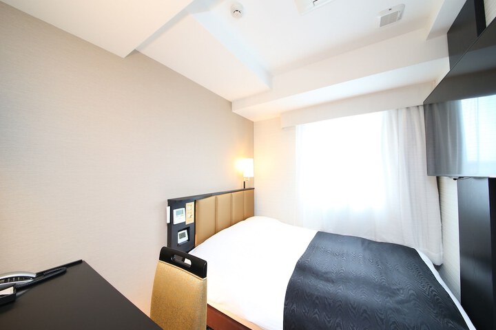 Room 12 of 73