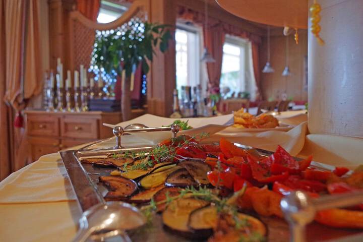 Dining 47 of 58