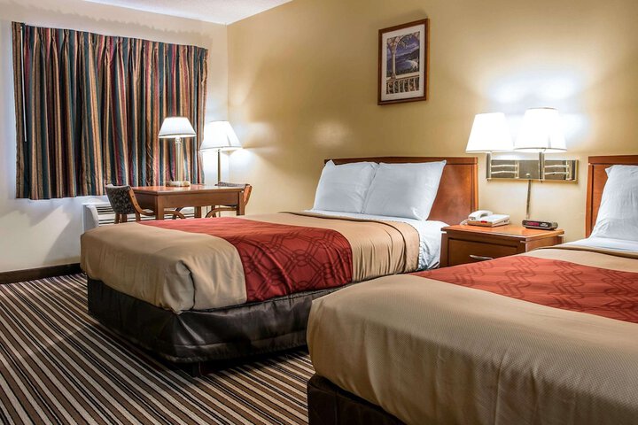 2 Double Beds (4 of 6)